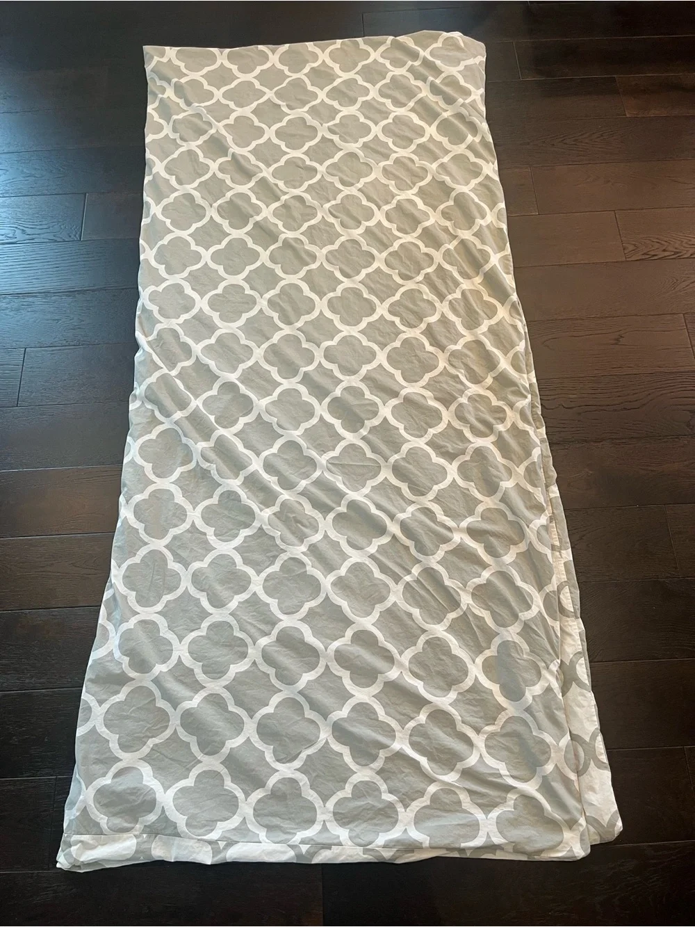 Pottery Barn Teen Light Gray & White Quatrefoil Duvet Cover and Shams